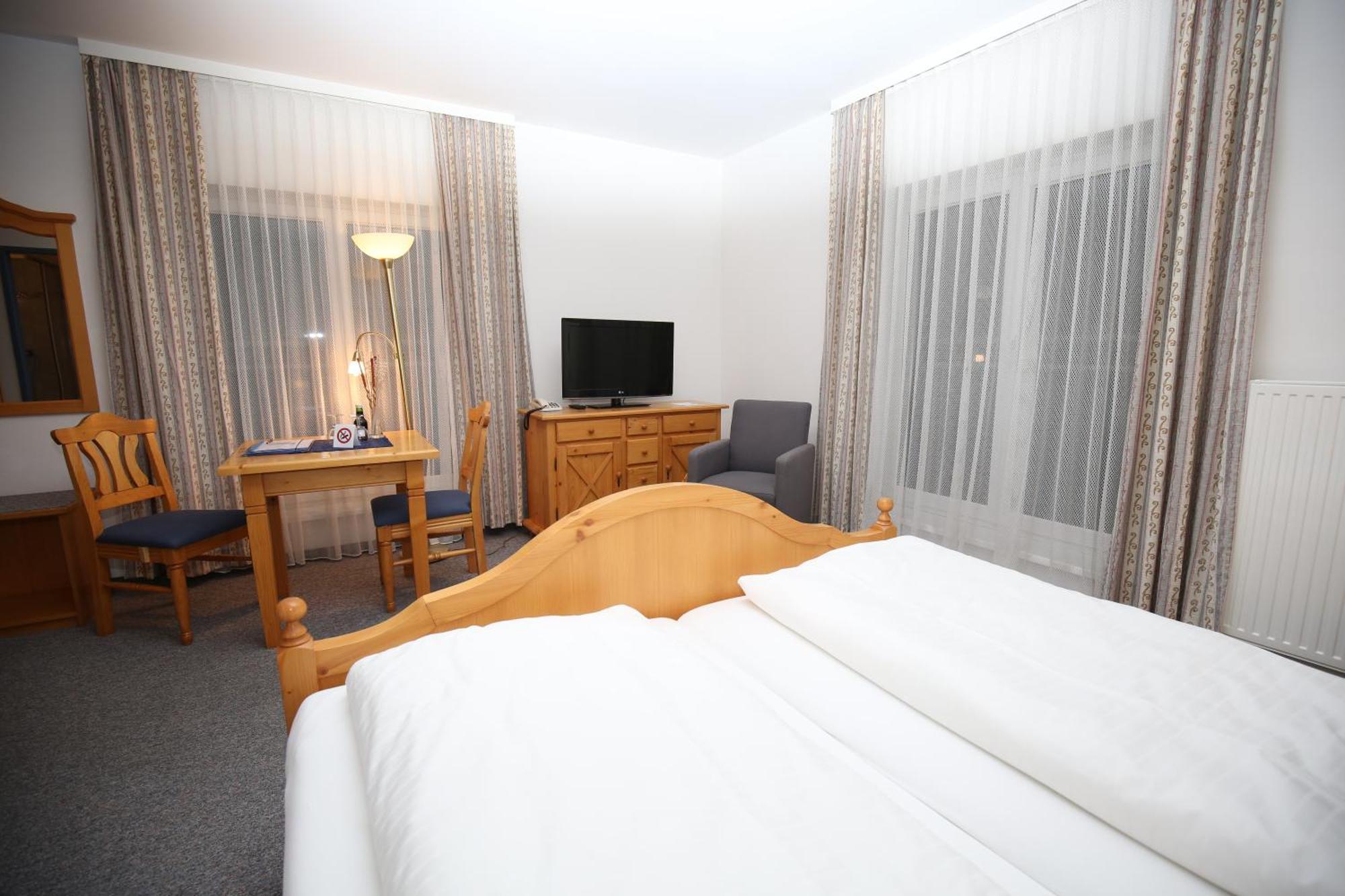Grandhotel Niederoesterreichischer Hof Lanzenkirchen Номер фото