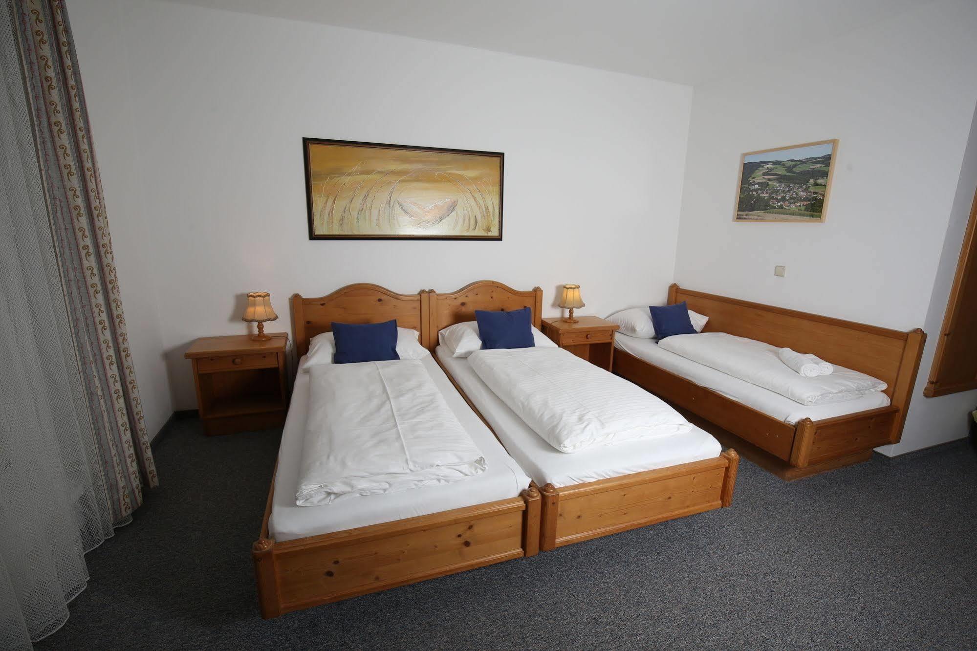 Grandhotel Niederoesterreichischer Hof Lanzenkirchen Экстерьер фото